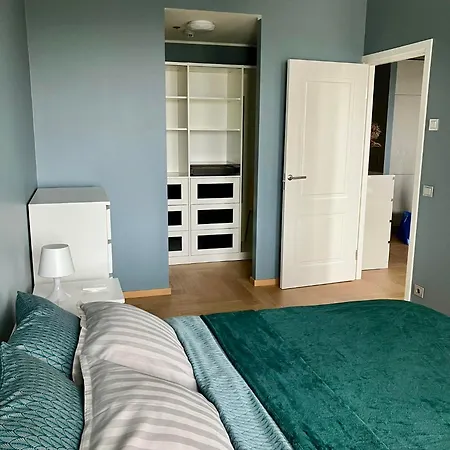 Апартаменти Spacious And Cozy With A Balcony In A High-rise Building